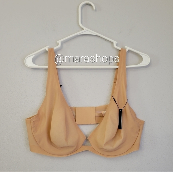 Skims Naked plunge bra - Picture 3 of 7